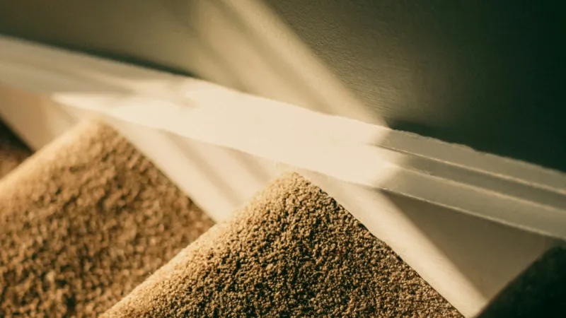 Carpet pile wrapping over the edge of a step