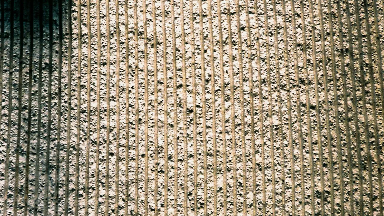 Close-up of a ribbed neutral carpet